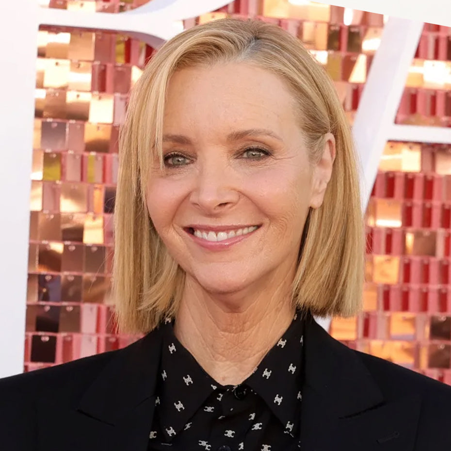 Lisa Kudrow Just Set the Bar for Red Carpet Radiance