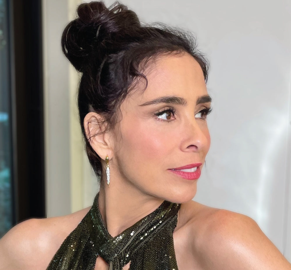 Golden Globes Glam: Sarah Silverman’s Radiant Look