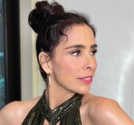 Golden Globes Glam: Sarah Silverman’s Radiant Look  — FarmHouse Fresh press feature